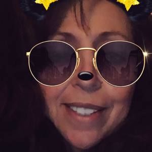 Meet your Posher, Dee dee